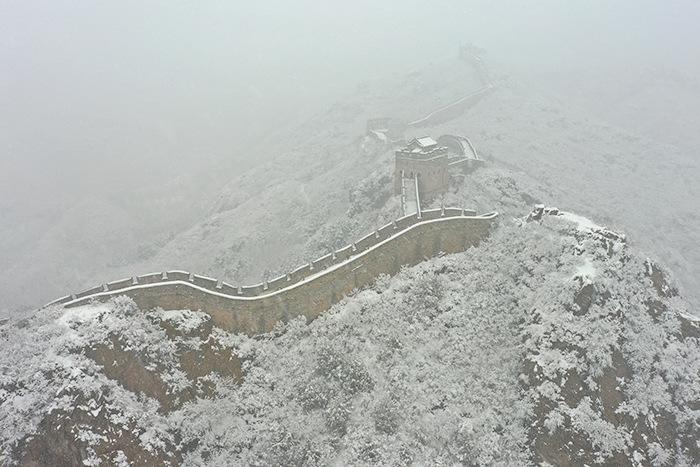 金山岭长城春雪飘飞